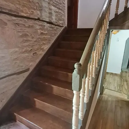 Lasiura Pensión Gjirokastër